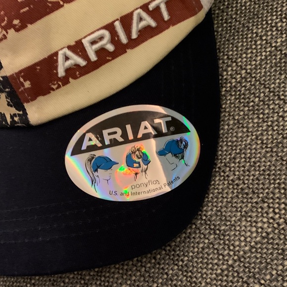 Ariat Women’s USA Stars and Stripes NWT Patriotic “Ponyflo” Cap - Picture 8 of 10